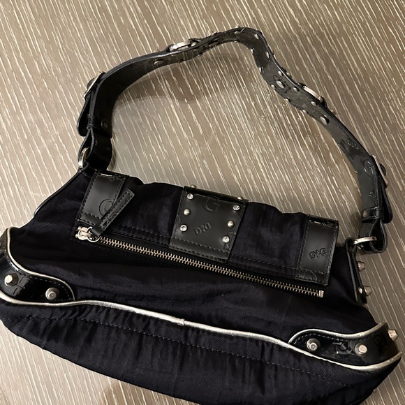 GUESS Vintage Leather Bag - Picture 3 of 8